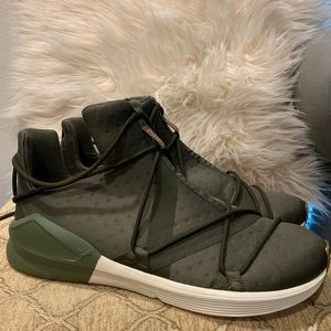 Brand new never worn puma fierce